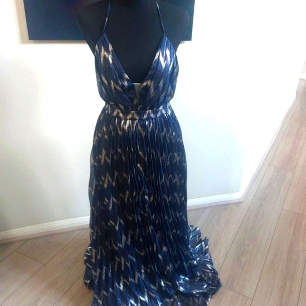 CHLOE DAO Blue and White Halter Backless Gown Size Small.